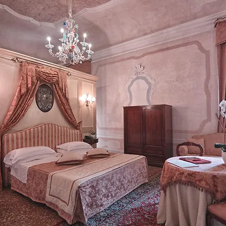 Castelbrando מלון 4*